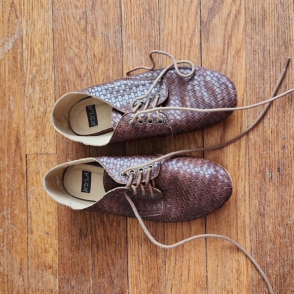 Modcloth brown woven oxfords - Picture 6 of 7